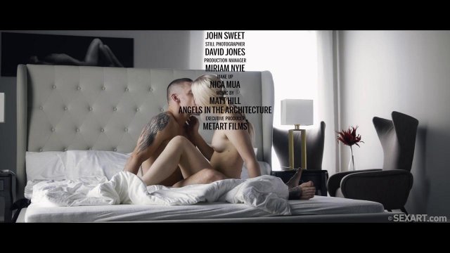 Превью Влюбленная пара устроила страстный секс на большой и уютной кровати № 35882