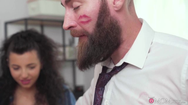 Превью Нам нужно поговорить об офисных страстях № 46000