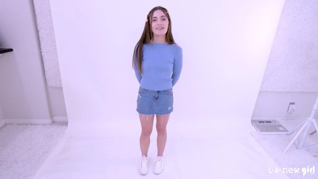 Совсем юная, но невероятно доступная пизда