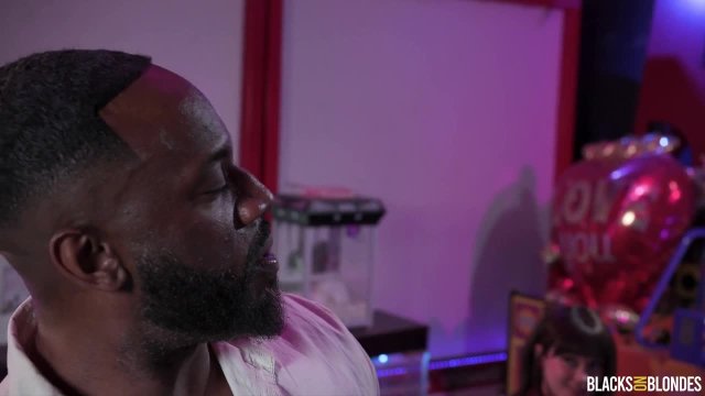 Что происходит в этом зале игровых автоматов?