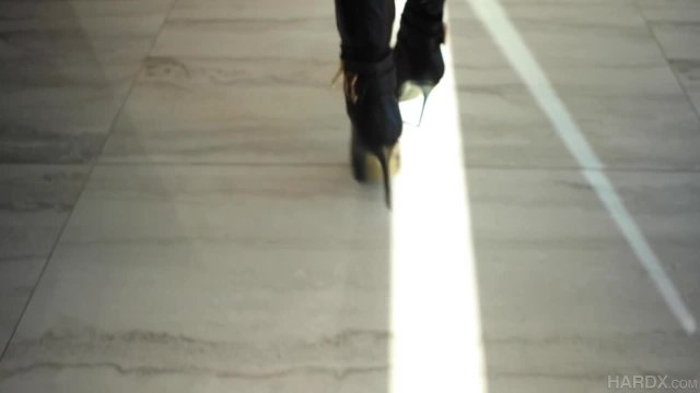 Превью Анальные предпочтения силиконовой бабёнки № 46163